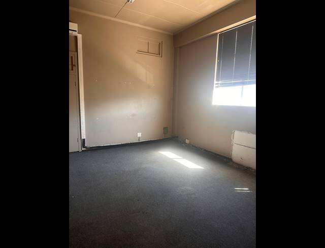 700M² WAREHOUSE TO LET IN SOUTH BEACH